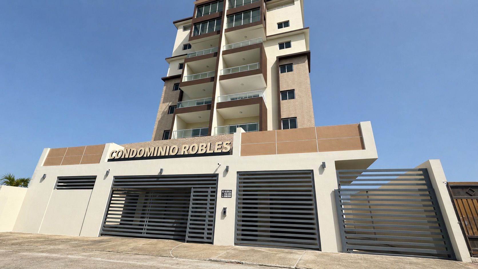 Entrada de Condominio Robles, Santo Domingo Este